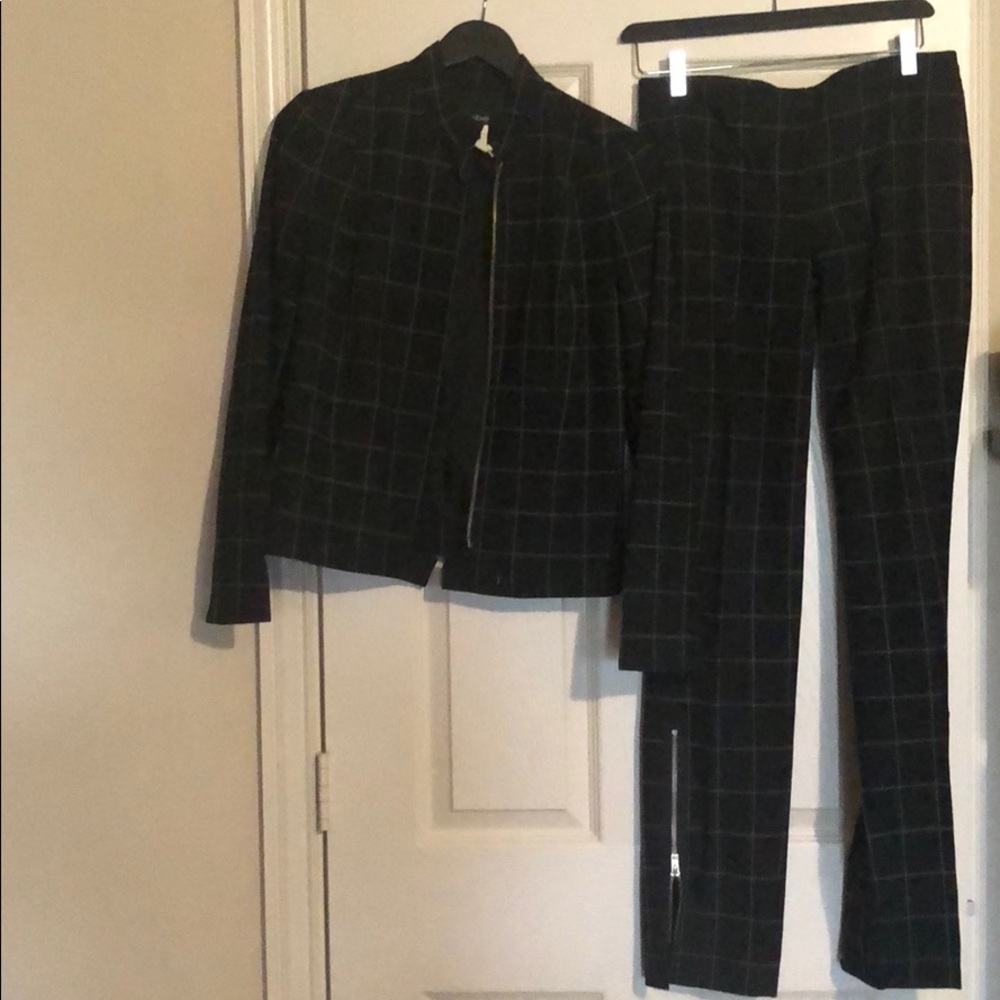 Women’s fashionable suit